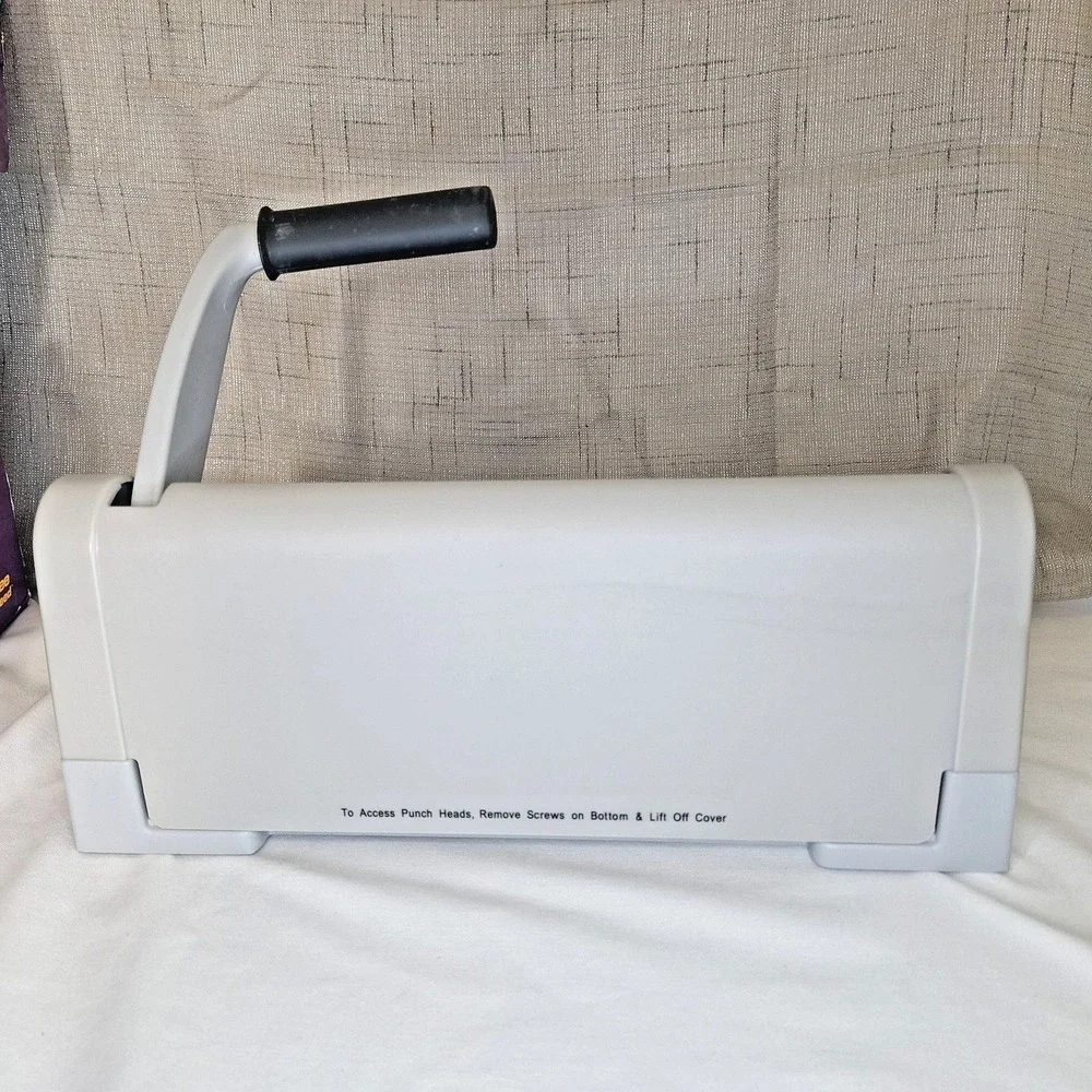 NEW Swingline 40-Sheet LightTouch Two to Three Hole Punch 9/32